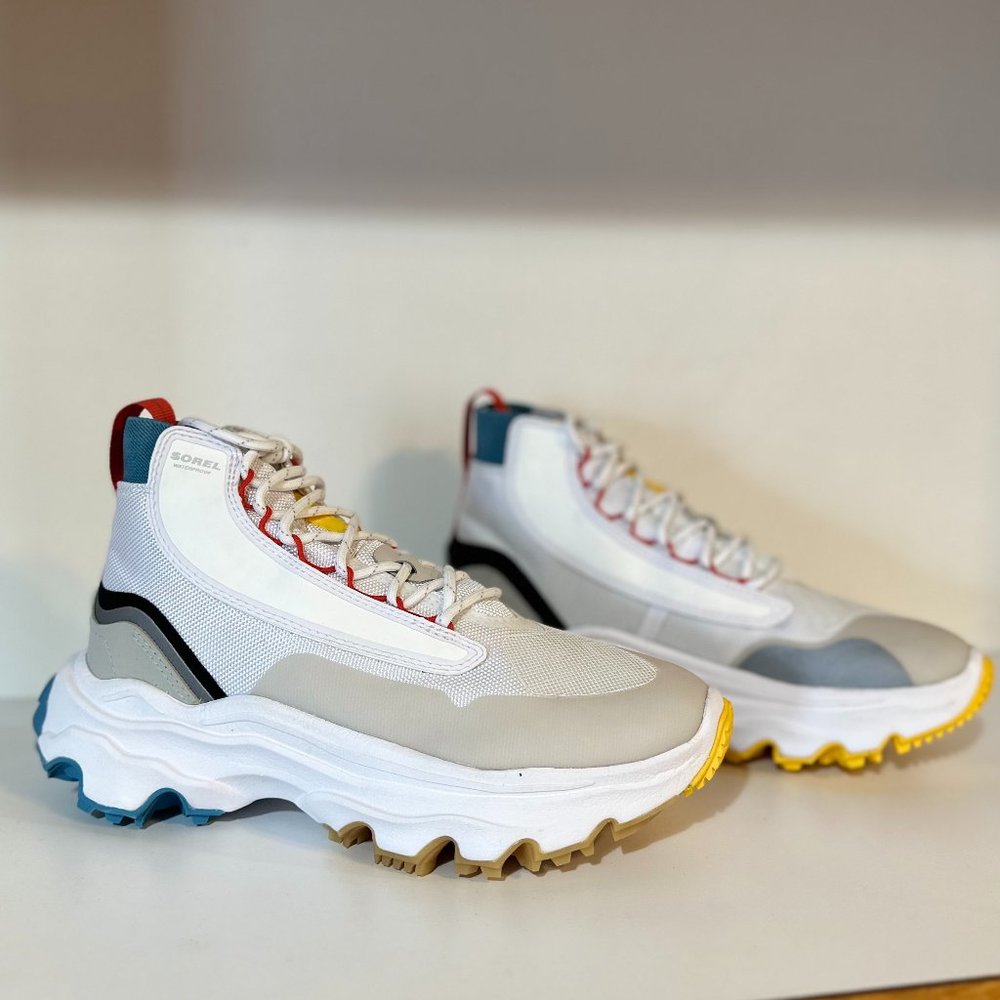 WOMEN'S KINETIC™ BREAKTHRU VENTURE MID BOOT